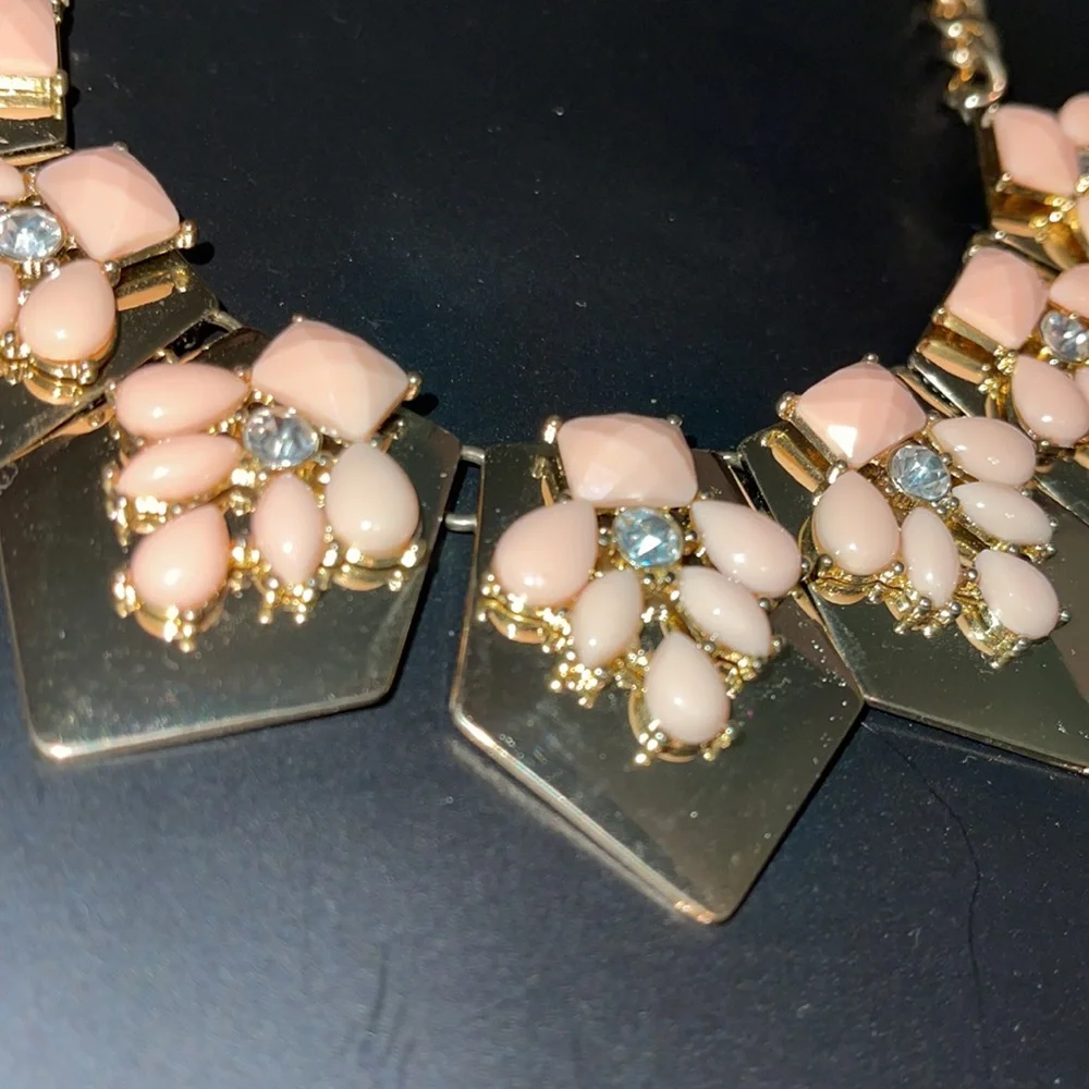 NWT Forever 21 Pink Accent Goldtone Statement Necklace - Picture 6 of 8